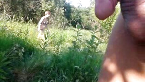 Alana Evans порно з старими жінками висмоктує смерть з ануса телиці