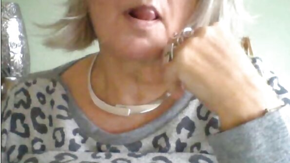 Блондинка трахнула російську еротика hd подругу великим дилдо.