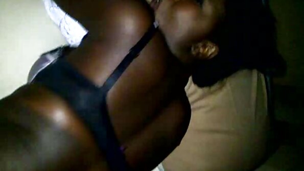 Грудаста сучка з волохатим лобком підставляє пизду під довгий хер. porno svet