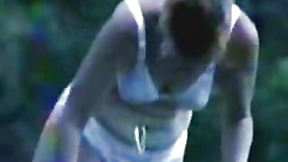 Засмагла порно відео молоді російська блядь підставила дупу лисого італійця.