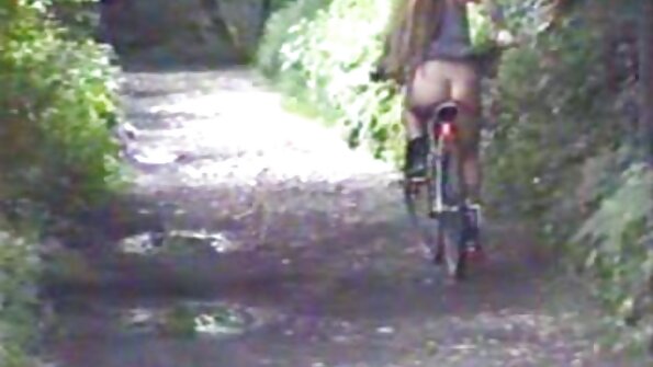 Amirah Adara красиво трахкає onlain porno bg і смокче балду.