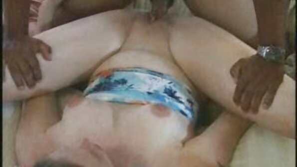 Chanel Preston з домашняя еротика пишними титьками отримує сперму хлопця на них.