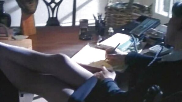 Брюнетка з чудовою фігурою portal 2 porno трахкає з тренером у тренажерці.