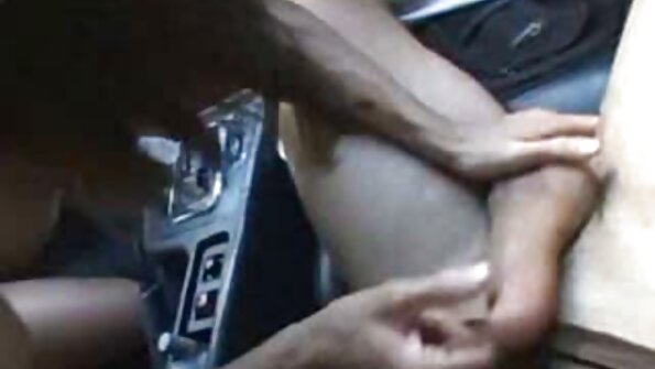 Грудаста губаста брюнетка в окулярах дала порно брат з сестрою в кицьку фраєру.