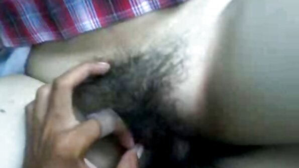 Дві голі дівчата у ванній влаштували класний китайське порно секс і пестяться.