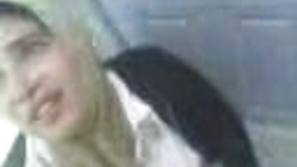 Довгий товстий хуй коротке порно відео в глотці та кицьку грудастої телиці.