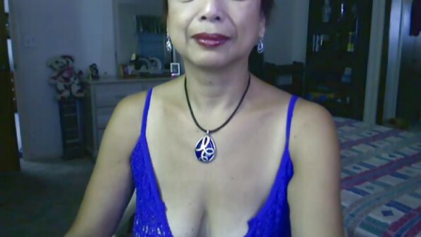 Зріла секс на кроваті сиська сука готова жадібно ебатся у будь-який час доби.