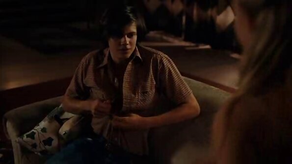 Вишукану блондинку два чоловіки грунтовно ебут порно гра престолів у всі щілини.