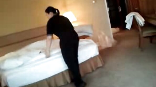 Гарячий секс у формі домашне секс відео копа та палкої медички.