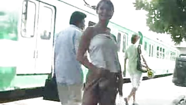 Грудасту темношкіру модель трахкають білим смотреть еротика хуем.