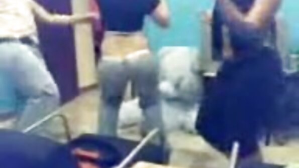 Класний анал з двома теличками russian porno mature в клініці.