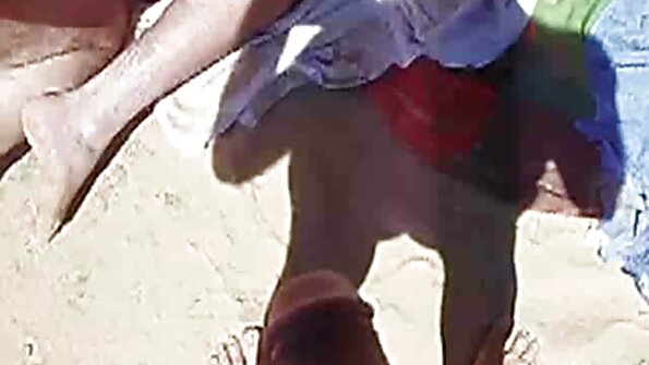 Кльова брюнетка смокче хуй хлопця в туалеті і трахкає. порно всі категорії