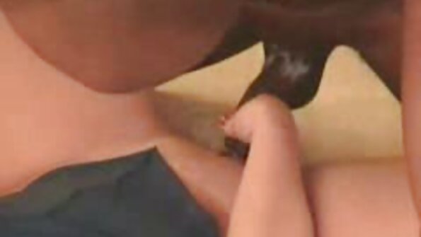 Багатий чоловік найняв молоду російську відеосекс служницю і виебал телицю.