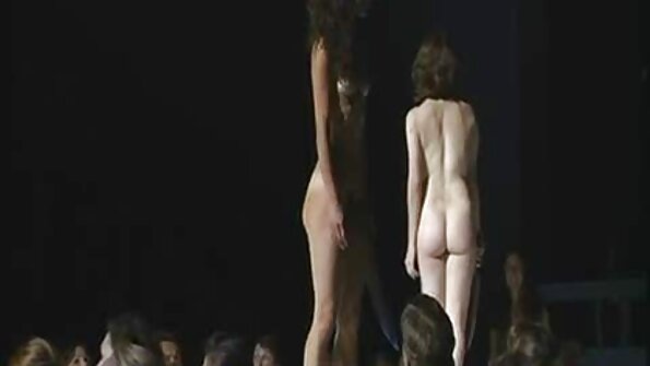 Зеленоока молода блядь дізнається geizer porno смак хуя на природі в машині.