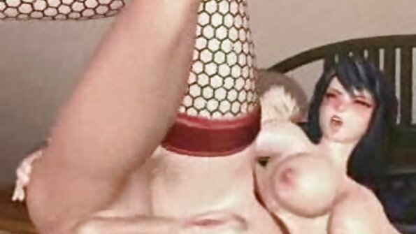 Красива блондинка в крошечное порно панчохах миється і трахкає.