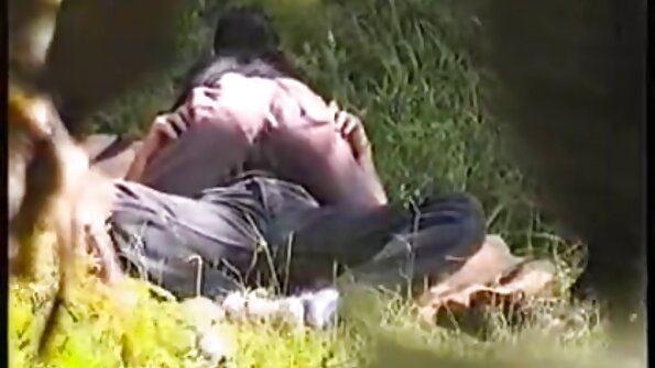 Дівчата з вібраторами та іншими іграшками влаштували pornmir лесбі трах.