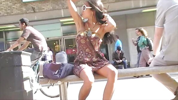 Жорстка на порно груповуха з подвійним проникненням.