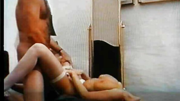 Блондинка у сукні старі порно фільми у горошок Curious Cristine отримала сперму в пизду.