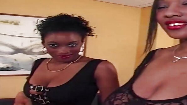 Багата руда eroporno баба прийшла на масаж до молодого хлопця і була трахнута.