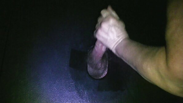 Грудаста білява теличка трахкає з групове порно ебарем.