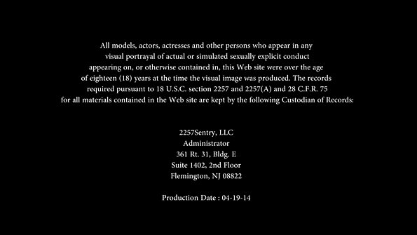 Дві шикарні сучки підставили пружні porno 35 попки лисого самця.