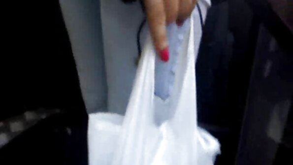 Наречений та наречена pornotelegram займаються оральним сексом до першої шлюбної ночі.