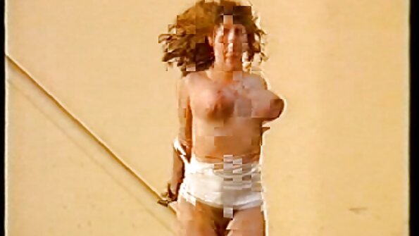 Зріла сися брюнетка Єва нєжний секс Каррера трахкає в очко.