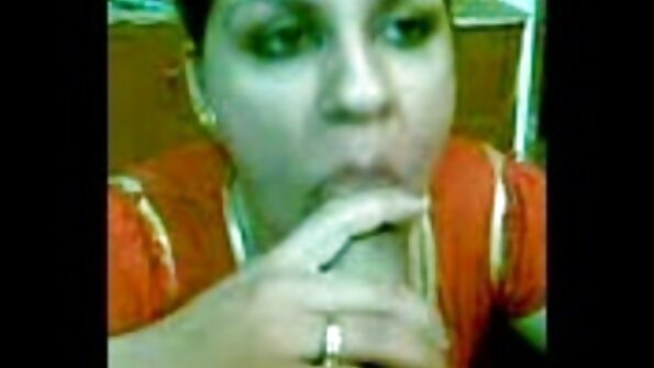 Бородатий хлопець трахкає в ліжку шикарну wtfpass porno теличку і кінчає.