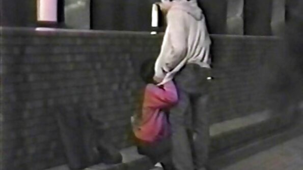 Друзі трахаються замість голі дівчина плідної роботи на тренажері