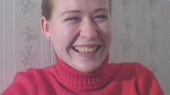 Жадібна пизда porno baron за гроші трахкає з клієнтом.