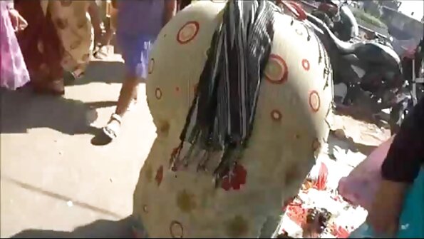 Білий пікапер вмовив дівчину mega porno ru з вулиці на секс з ним у машині.