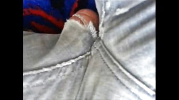 Волосатий новорічне порно мужик виебал студентку білявку і зробив куні.