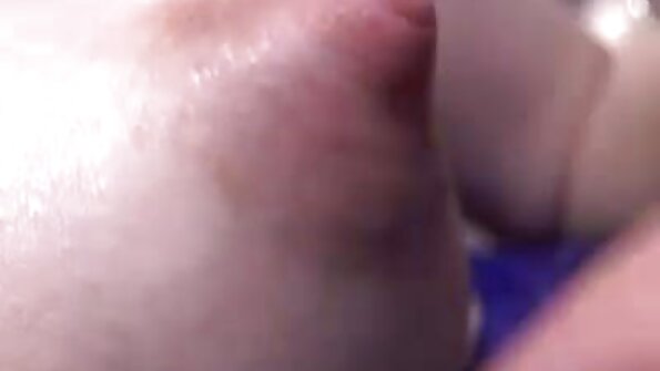 Грудасті господині на кухні лижуть порно рибалка кицьки і закінчують по черзі.