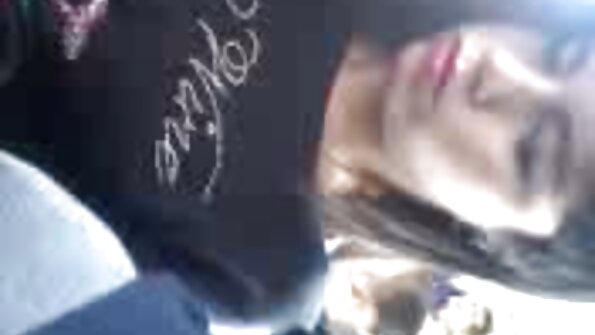 Группвовуха з подвійними проникненнями та спермою на зрілих сучках. porno cat