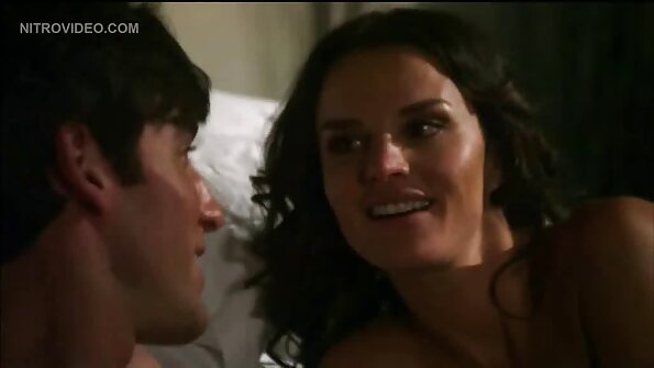 Дівчина любить пестити свою ніжну кицьку рукою та porno in telegram секс іграшкою.