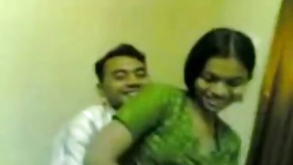 Задерикуваті п'яні порно з сантехником бляді влаштували груповуху з випадковим хлопцем.