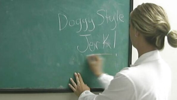 Грудаста бізнес леді прийняла в рот скінчу. молоде порно