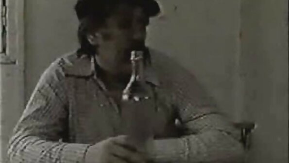 Єбет біляву суку і кінчає порно старі на велику білу дупу