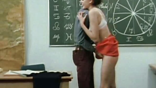 Білий тип erotika onlain хоче спробувати секс із чорною бабою в паранджі.