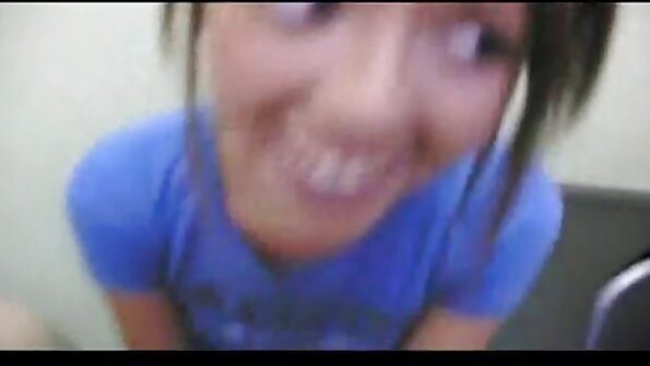 Блондинка ashley bulgari porno в бікіні засмагала біля басейну і гуляю з хлопцем.