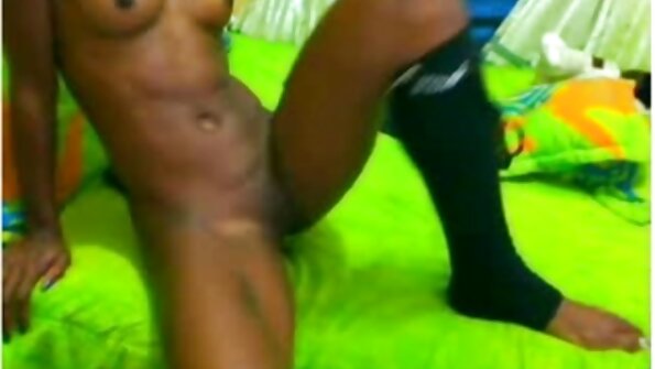 Ледве бабуся в панчохах отримує в пизду porna 360 сперму молодого хлопця.